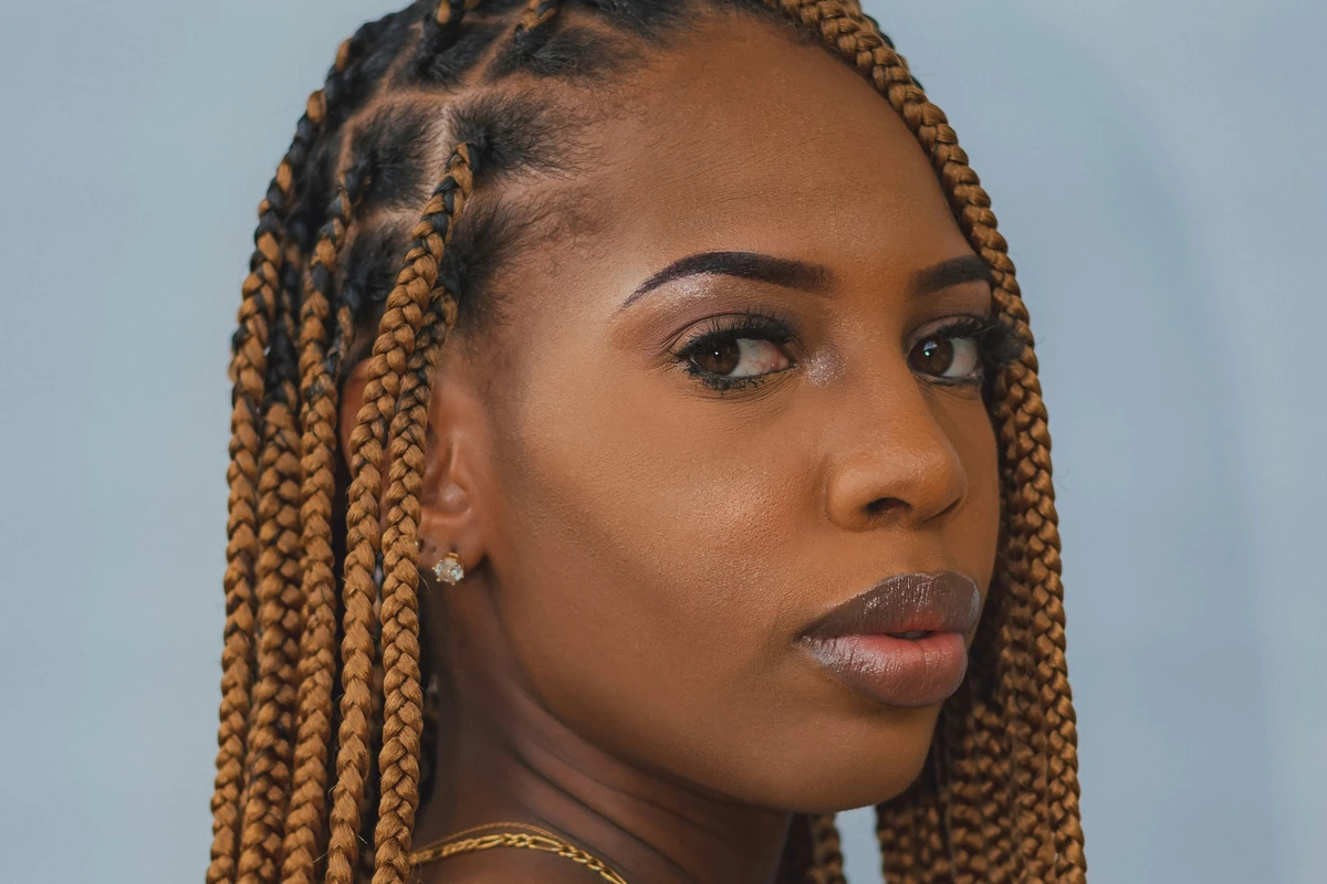 Woman with box braids hairstyle showing clear scalp partings